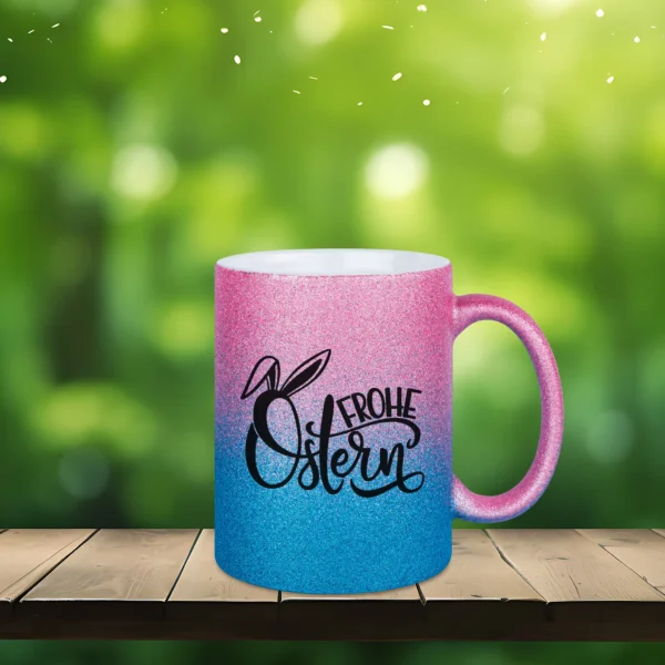 Glitzertasse Ostern in pink blau mit dem Text - Frohe Ostern bei dem das O Hasenohren hat