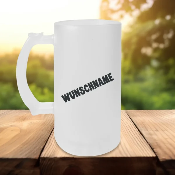 Glasbierkrug mit Wunschname Henkel links | tassenparadies.de