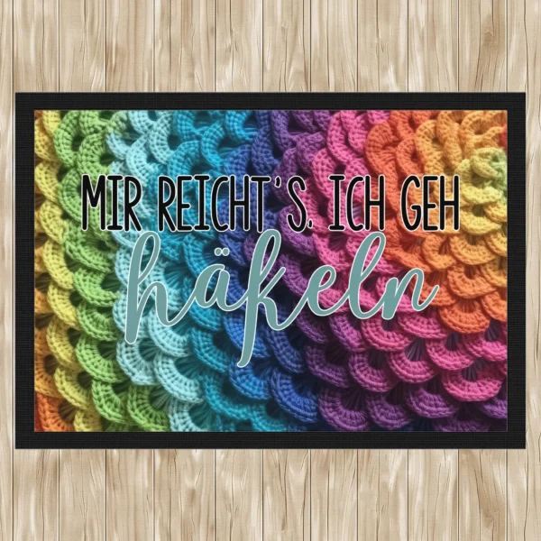 häkeln fußmatte mit dem text - mir reichts ich geh häkeln und hintergrund wolle53
