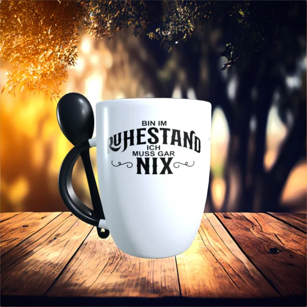 ich bin im ruhestand tasse mit loeffel schwarz Front | tassenparadies.de